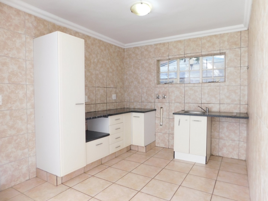 To Let 4 Bedroom Property for Rent in Morehill Gauteng