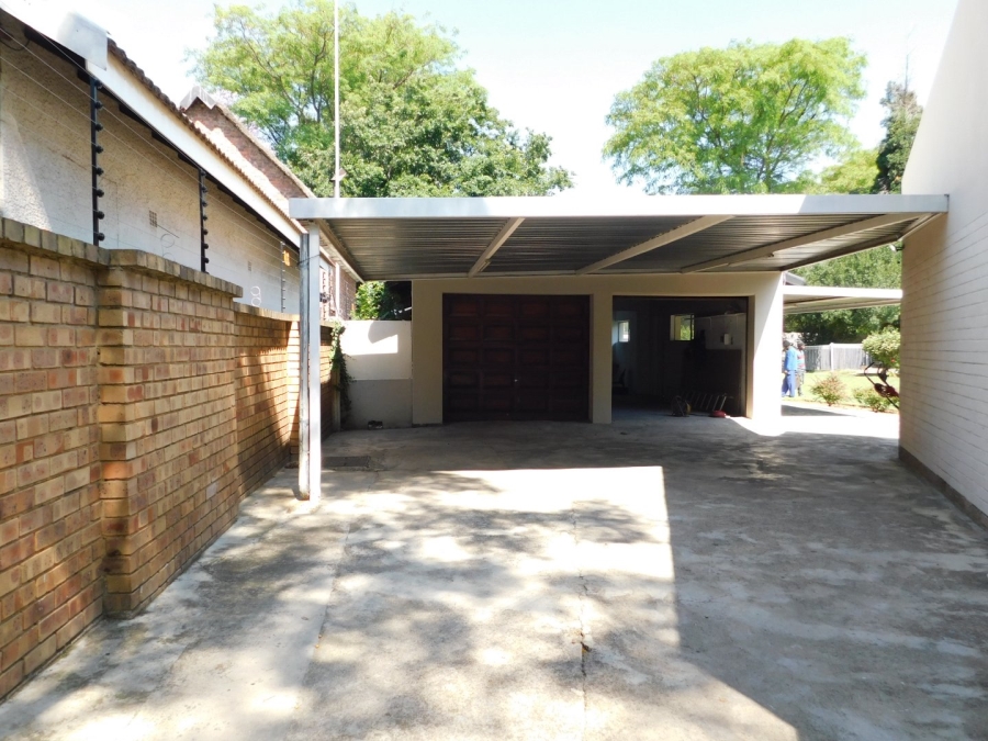 To Let 4 Bedroom Property for Rent in Morehill Gauteng