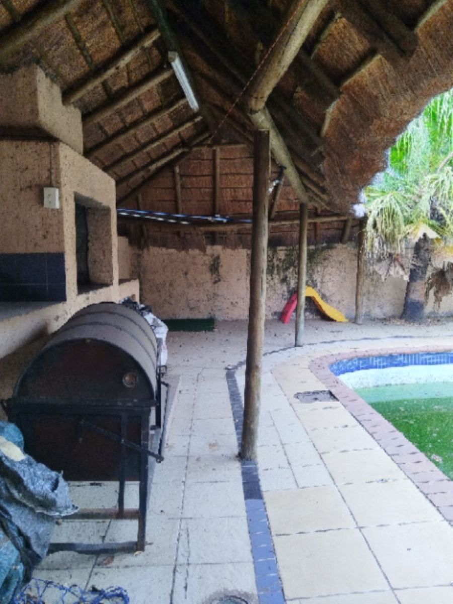 5 Bedroom Property for Sale in Constantia Park Gauteng