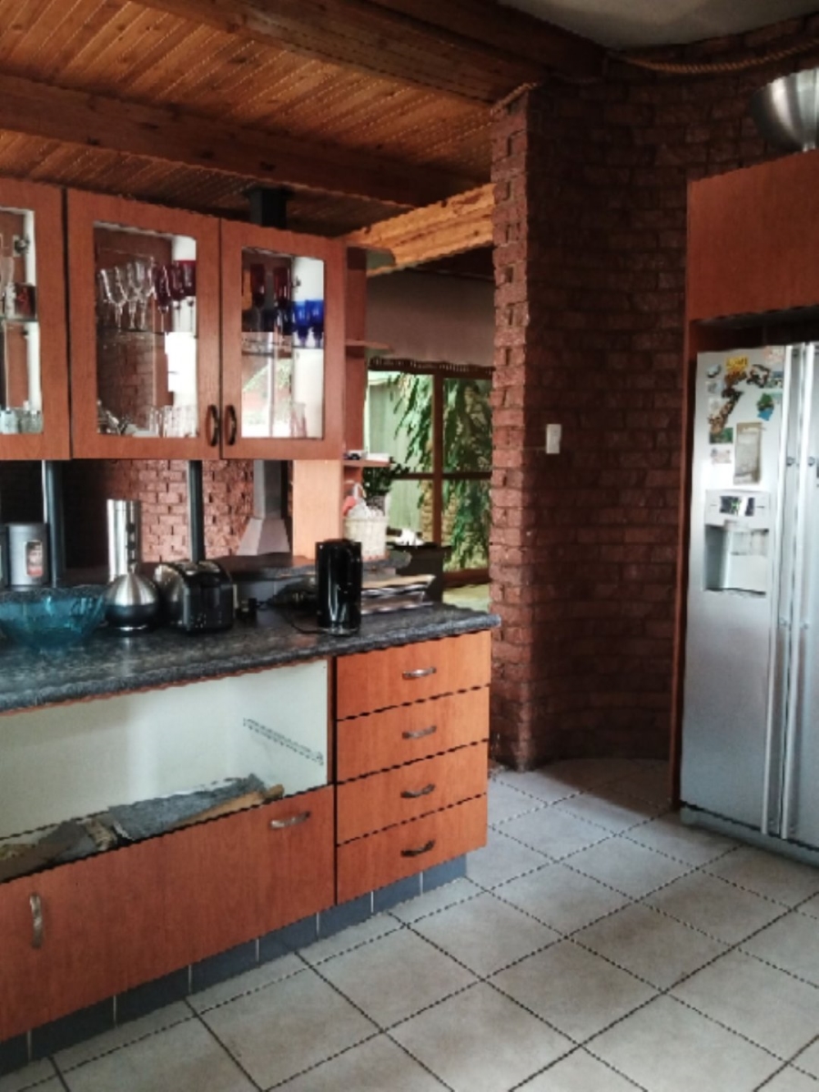 5 Bedroom Property for Sale in Constantia Park Gauteng
