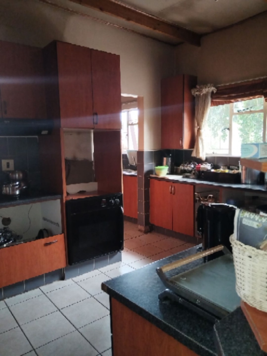 5 Bedroom Property for Sale in Constantia Park Gauteng