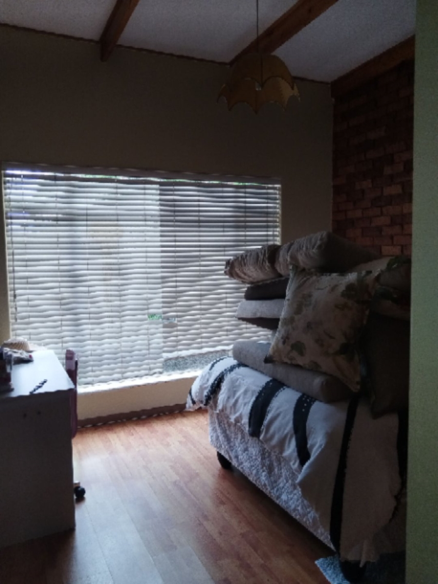 5 Bedroom Property for Sale in Constantia Park Gauteng