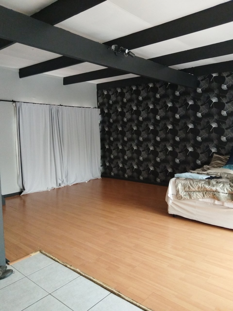 5 Bedroom Property for Sale in Constantia Park Gauteng