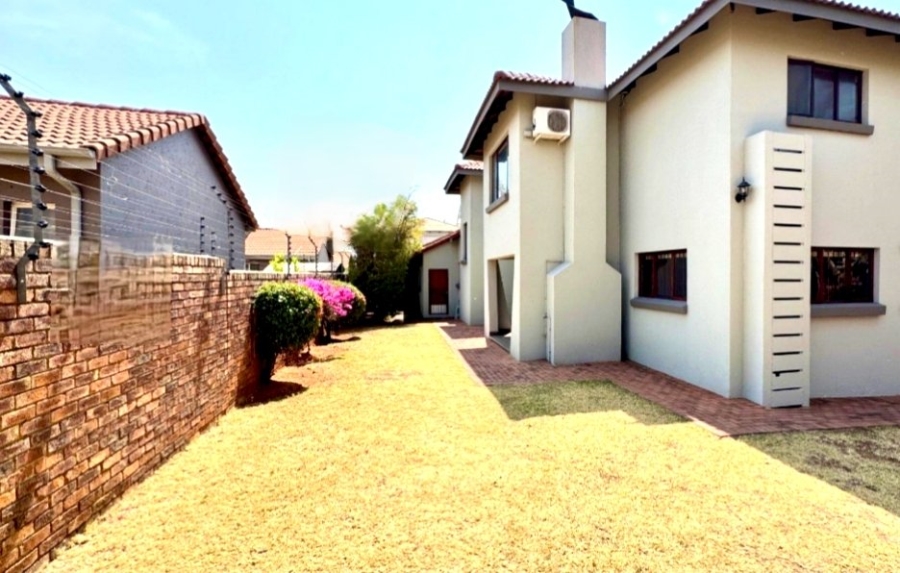 To Let 3 Bedroom Property for Rent in Pierre Van Ryneveld Gauteng