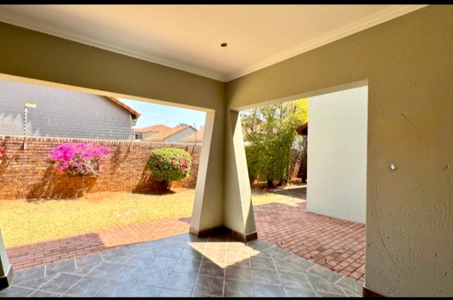 To Let 3 Bedroom Property for Rent in Pierre Van Ryneveld Gauteng