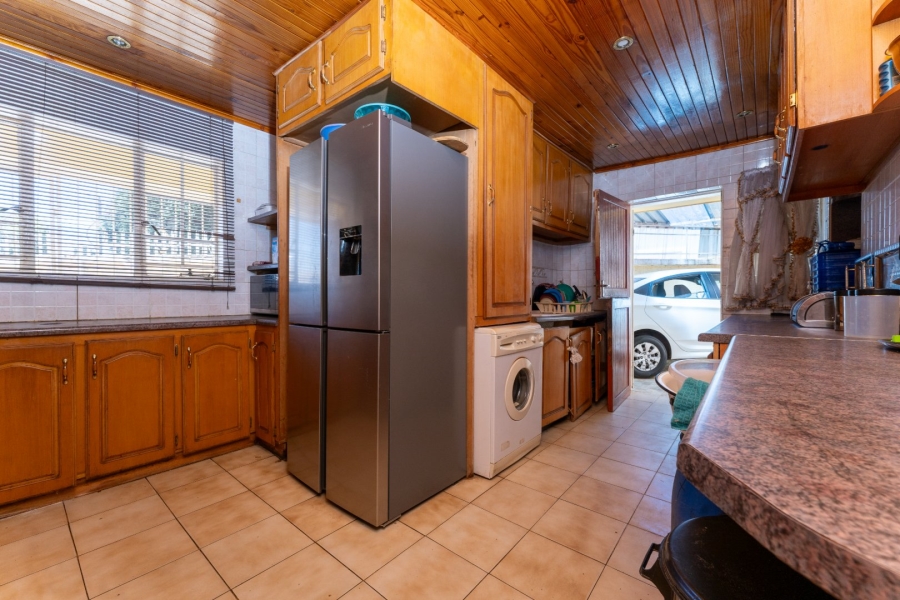 4 Bedroom Property for Sale in Zakariyya Park Gauteng