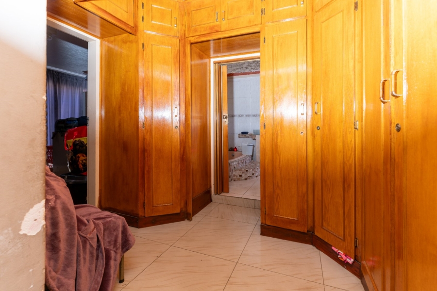 4 Bedroom Property for Sale in Zakariyya Park Gauteng