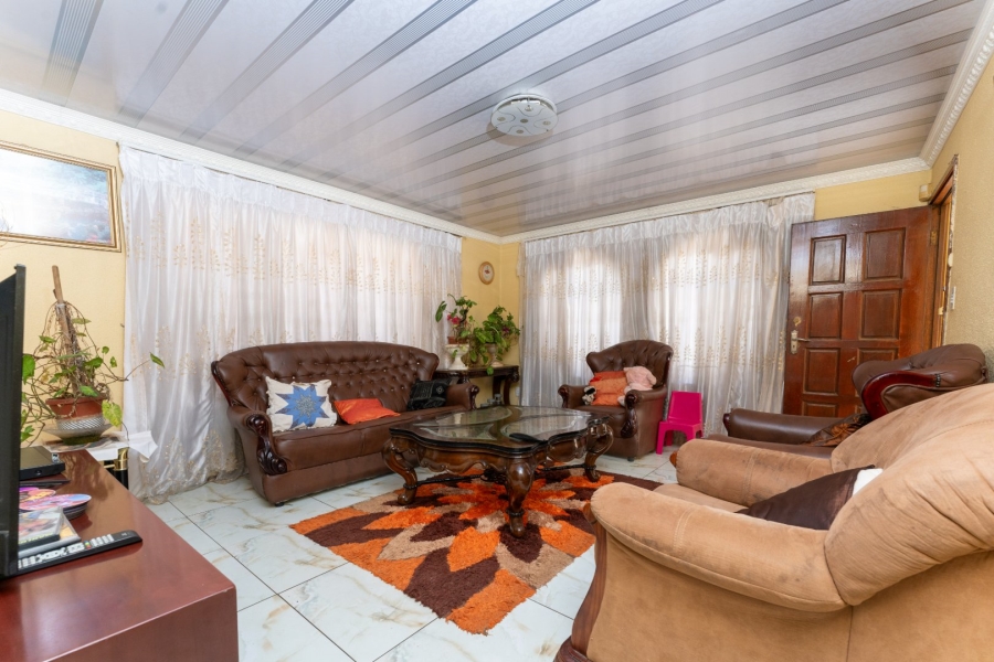 4 Bedroom Property for Sale in Zakariyya Park Gauteng