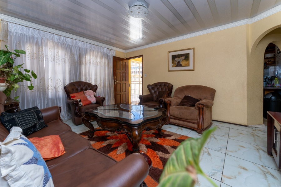 4 Bedroom Property for Sale in Zakariyya Park Gauteng