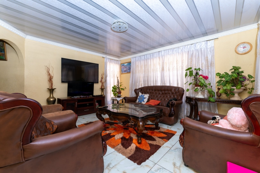 4 Bedroom Property for Sale in Zakariyya Park Gauteng