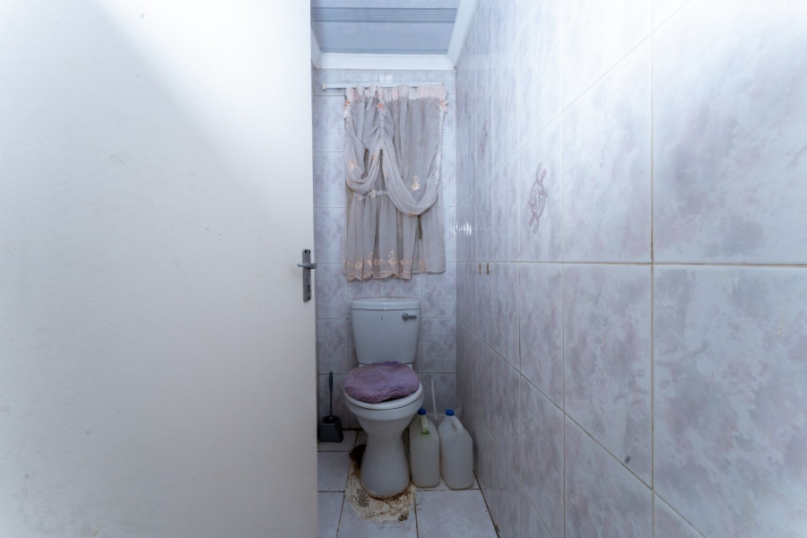 4 Bedroom Property for Sale in Zakariyya Park Gauteng