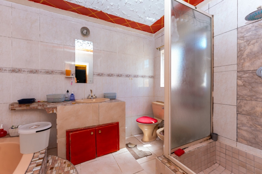 4 Bedroom Property for Sale in Zakariyya Park Gauteng