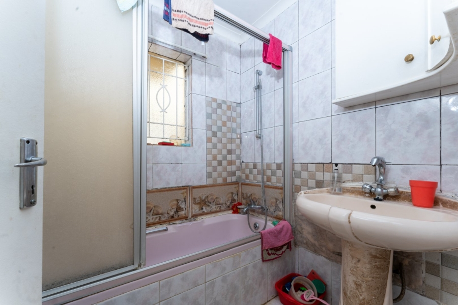 4 Bedroom Property for Sale in Zakariyya Park Gauteng