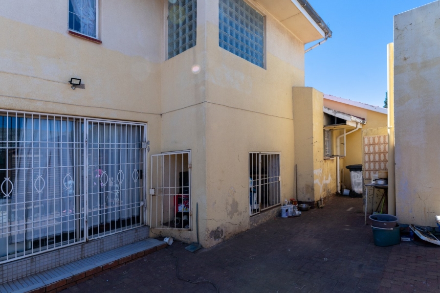 4 Bedroom Property for Sale in Zakariyya Park Gauteng