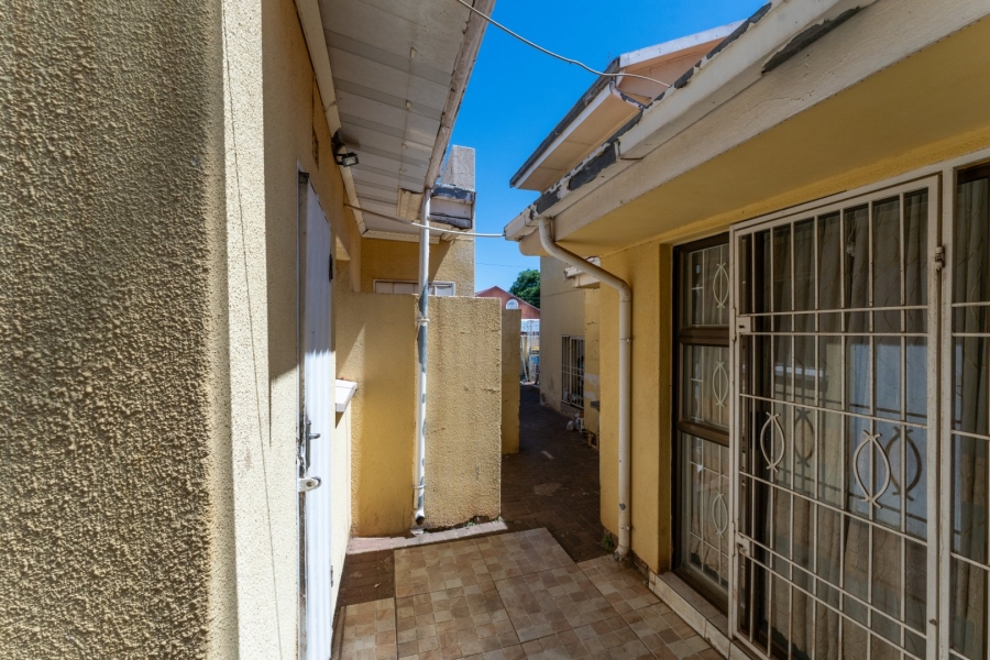 4 Bedroom Property for Sale in Zakariyya Park Gauteng