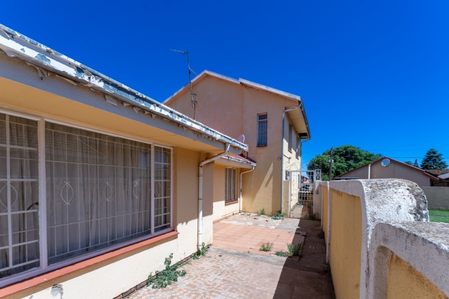4 Bedroom Property for Sale in Zakariyya Park Gauteng