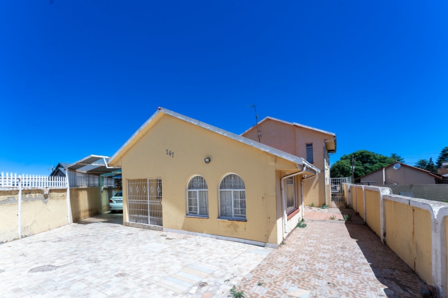 4 Bedroom Property for Sale in Zakariyya Park Gauteng