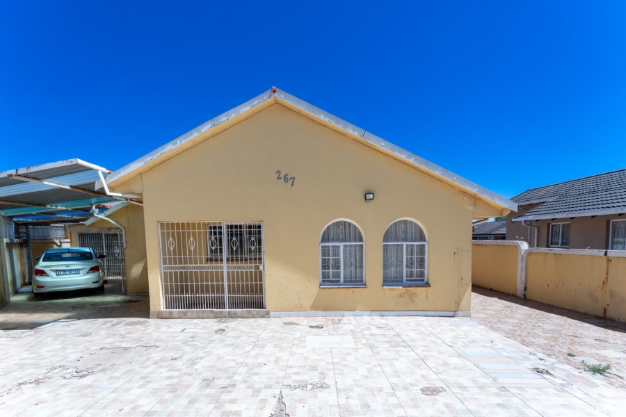 4 Bedroom Property for Sale in Zakariyya Park Gauteng