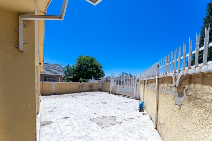 4 Bedroom Property for Sale in Zakariyya Park Gauteng