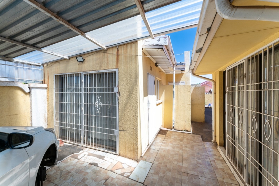 4 Bedroom Property for Sale in Zakariyya Park Gauteng