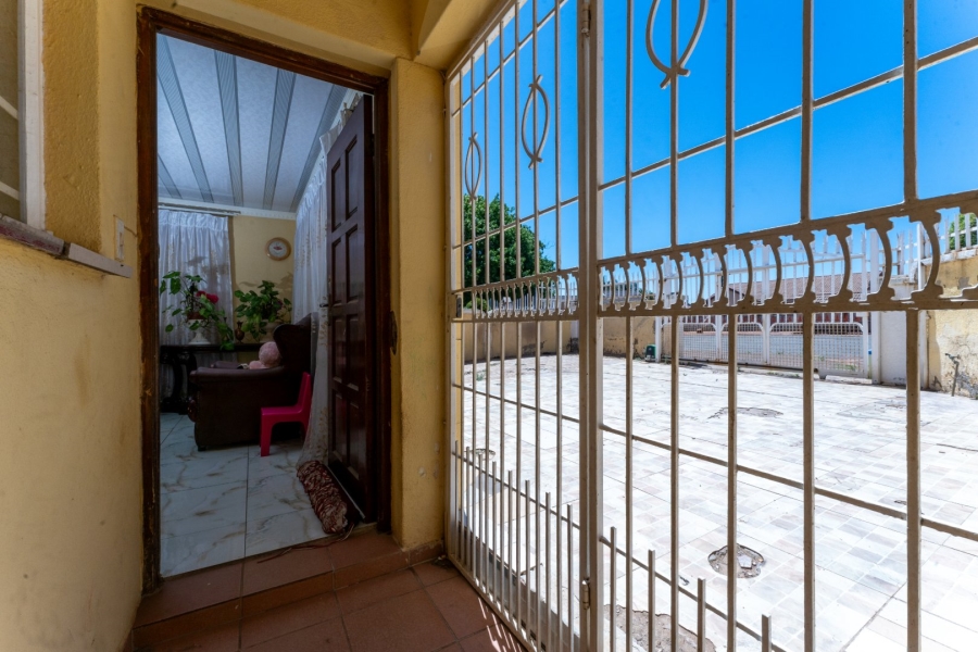 4 Bedroom Property for Sale in Zakariyya Park Gauteng