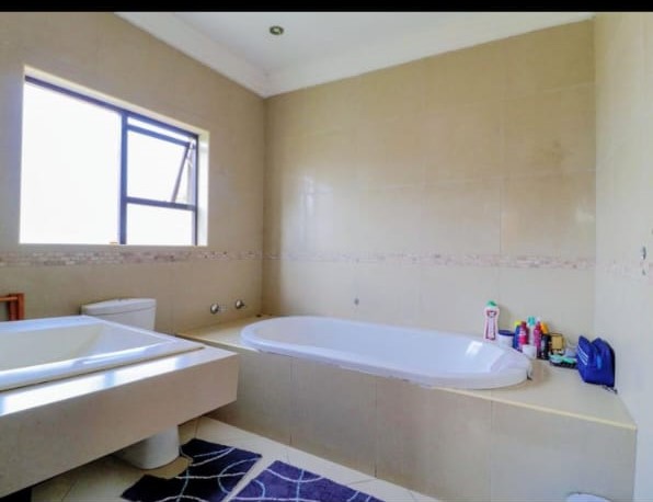 5 Bedroom Property for Sale in Summerset Gauteng