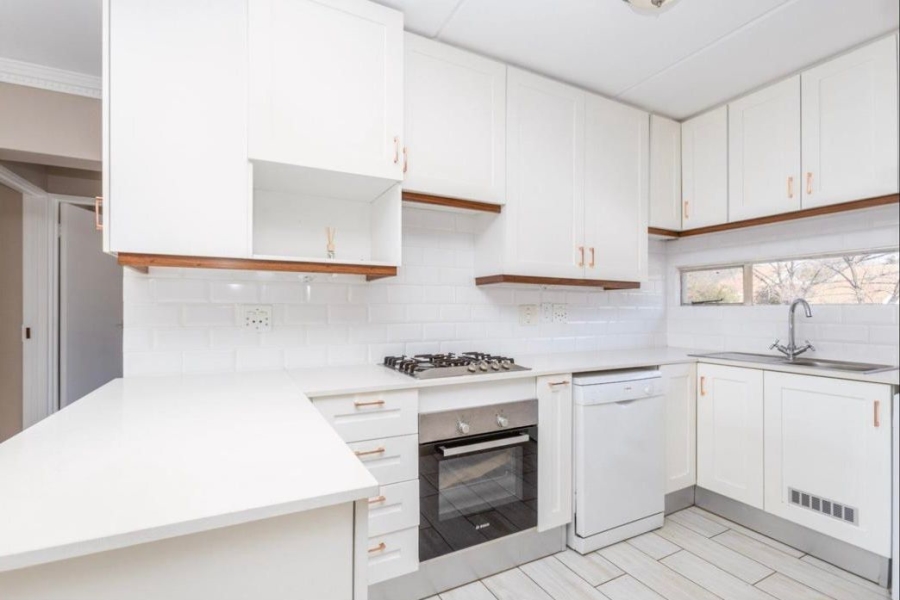 To Let 2 Bedroom Property for Rent in Bryanston Gauteng