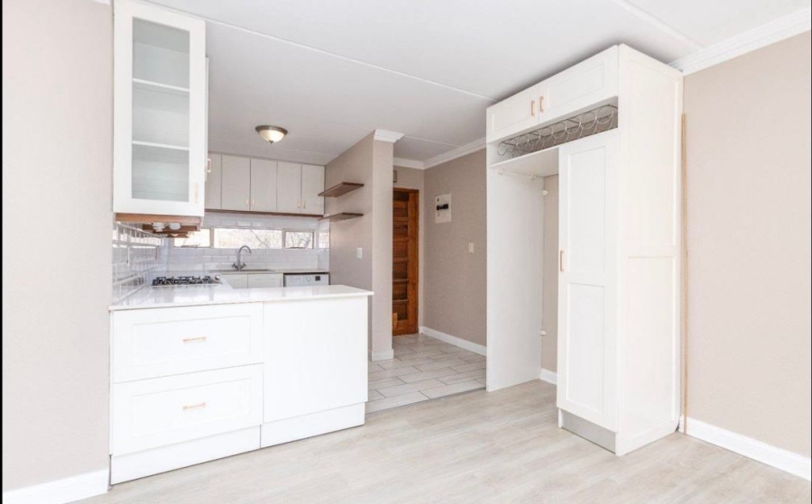 To Let 2 Bedroom Property for Rent in Bryanston Gauteng