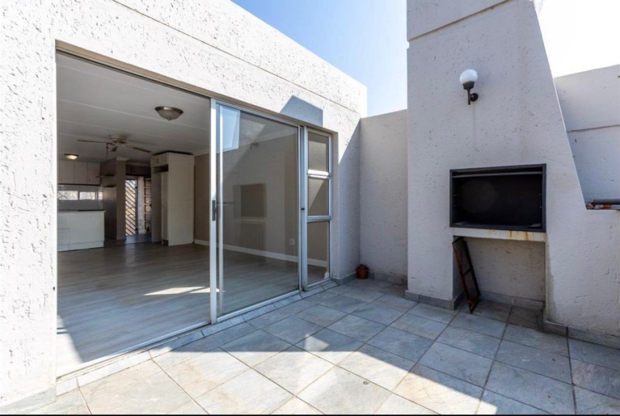 To Let 2 Bedroom Property for Rent in Bryanston Gauteng