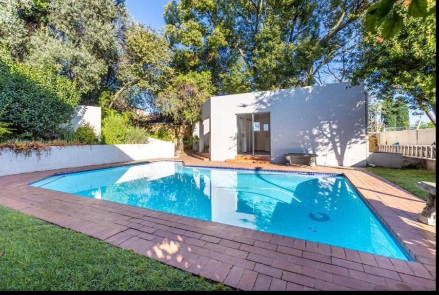 To Let 2 Bedroom Property for Rent in Bryanston Gauteng