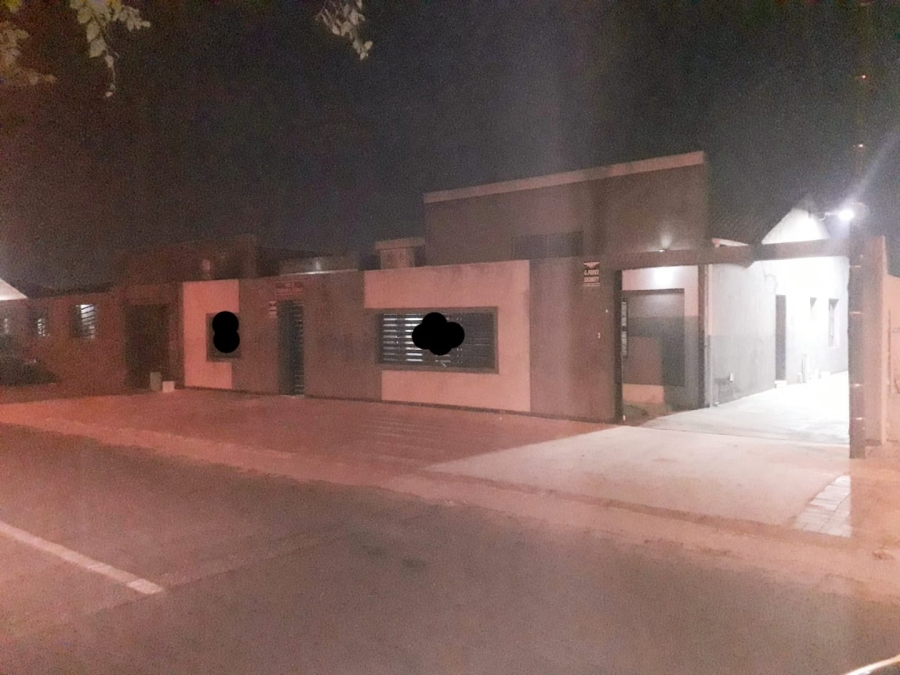6 Bedroom Property for Sale in Lenasia Ext 1 Gauteng