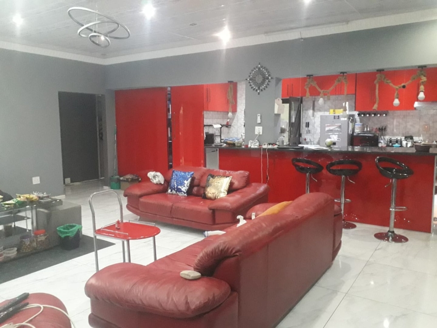 6 Bedroom Property for Sale in Lenasia Ext 1 Gauteng