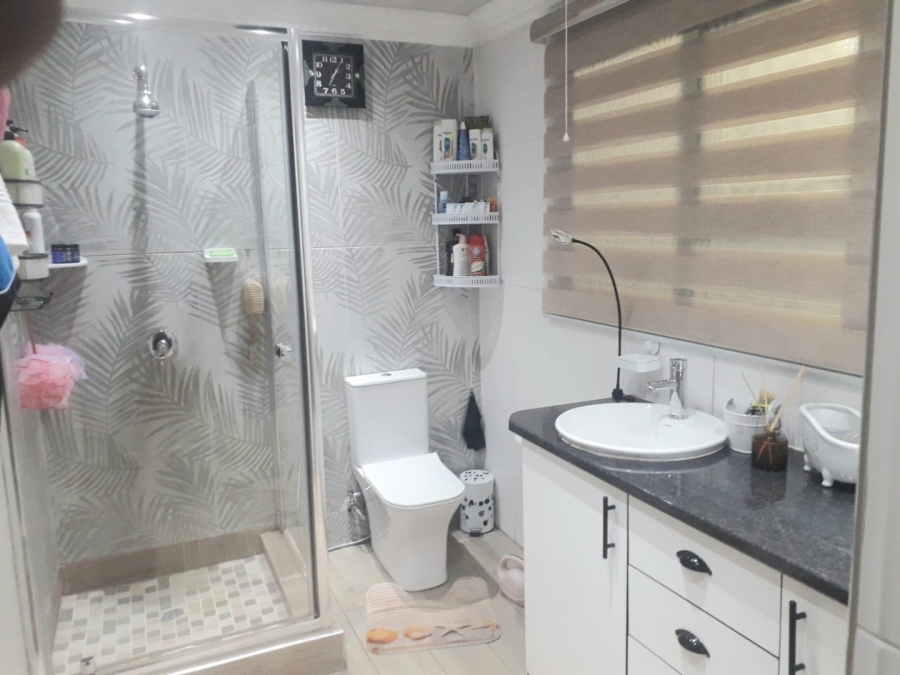 6 Bedroom Property for Sale in Lenasia Ext 1 Gauteng