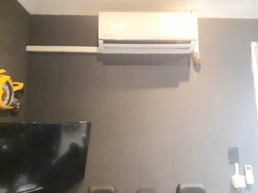 6 Bedroom Property for Sale in Lenasia Ext 1 Gauteng