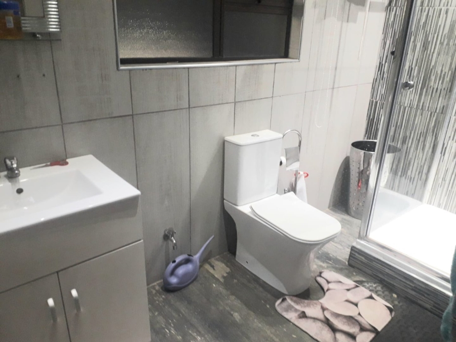 6 Bedroom Property for Sale in Lenasia Ext 1 Gauteng