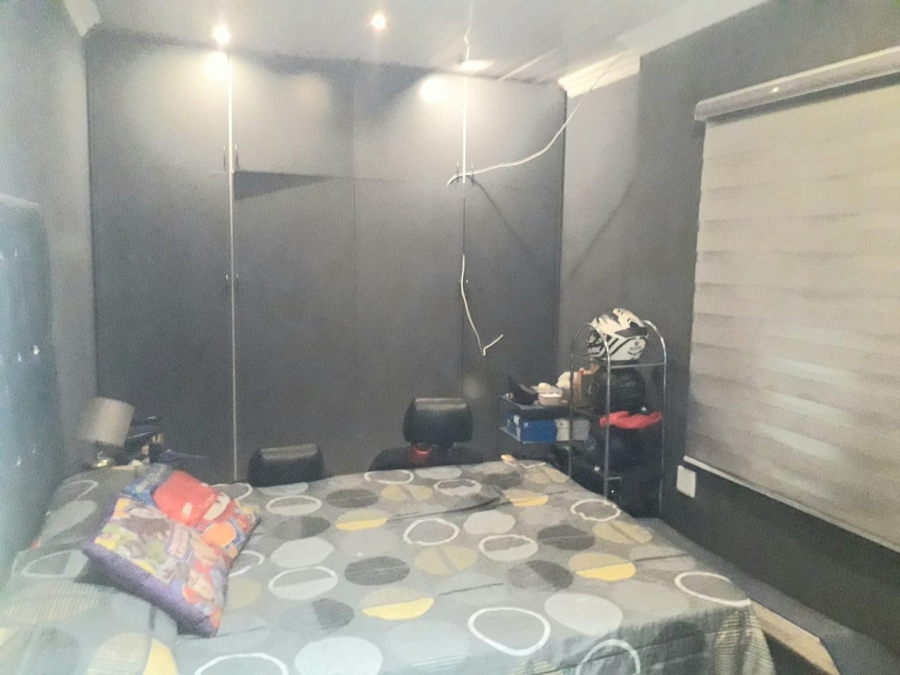 6 Bedroom Property for Sale in Lenasia Ext 1 Gauteng