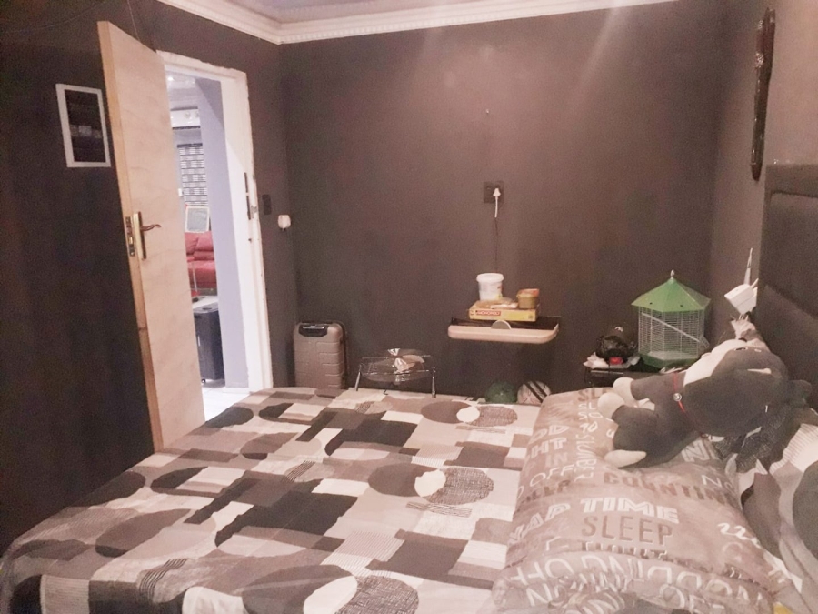 6 Bedroom Property for Sale in Lenasia Ext 1 Gauteng