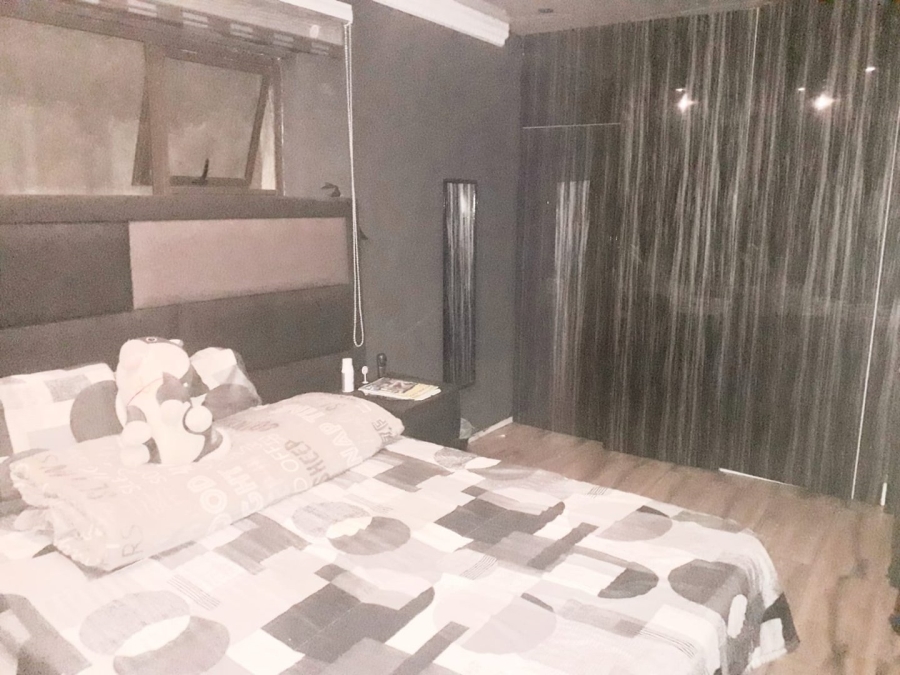 6 Bedroom Property for Sale in Lenasia Ext 1 Gauteng