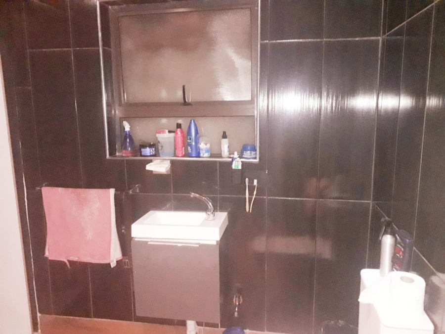 6 Bedroom Property for Sale in Lenasia Ext 1 Gauteng