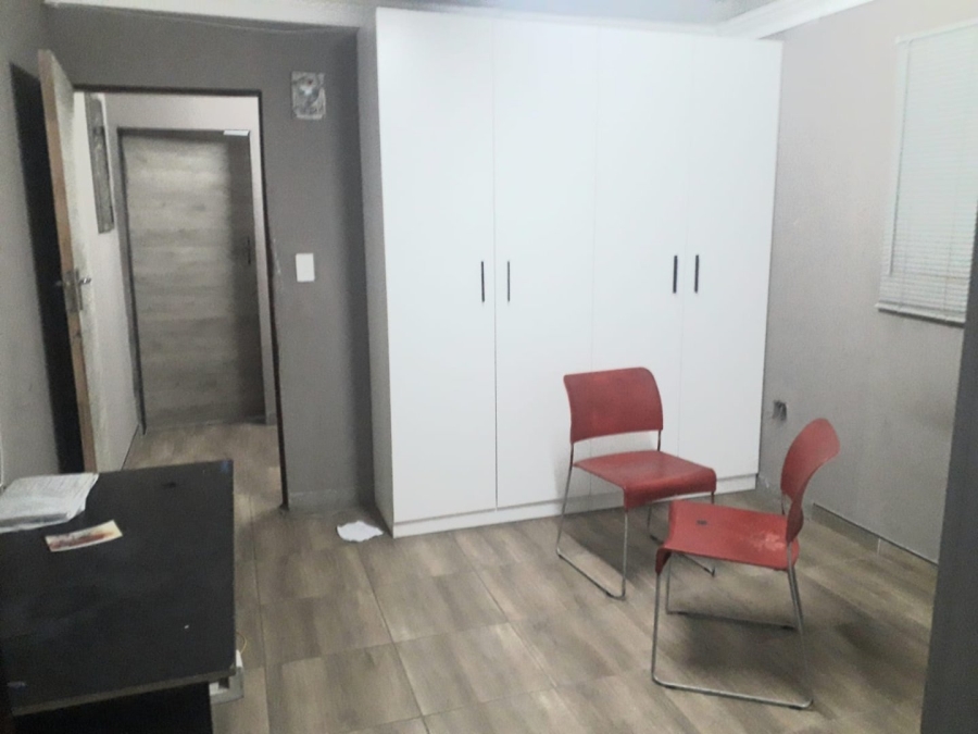 6 Bedroom Property for Sale in Lenasia Ext 1 Gauteng