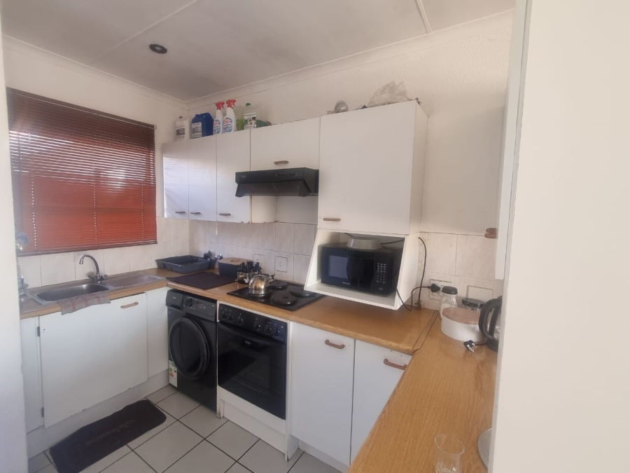 2 Bedroom Property for Sale in Linmeyer Gauteng