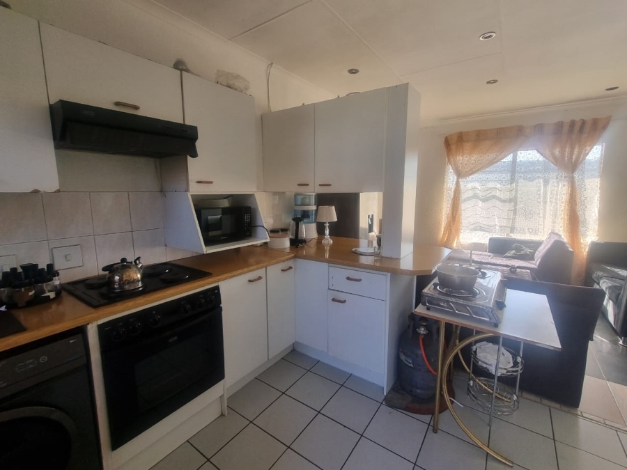 2 Bedroom Property for Sale in Linmeyer Gauteng