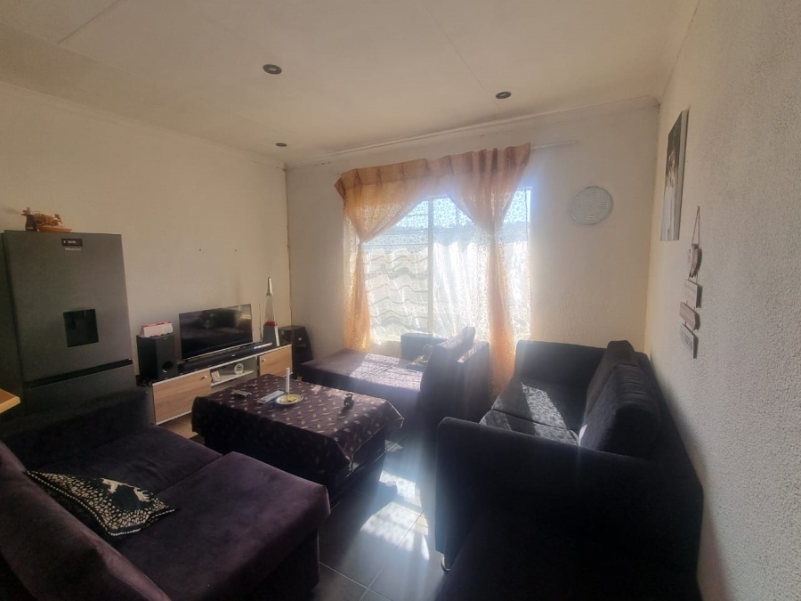 2 Bedroom Property for Sale in Linmeyer Gauteng
