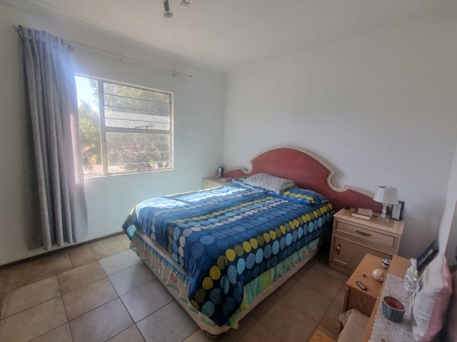2 Bedroom Property for Sale in Linmeyer Gauteng