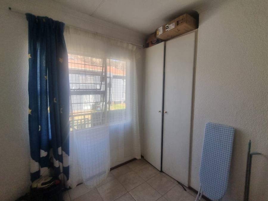 2 Bedroom Property for Sale in Linmeyer Gauteng
