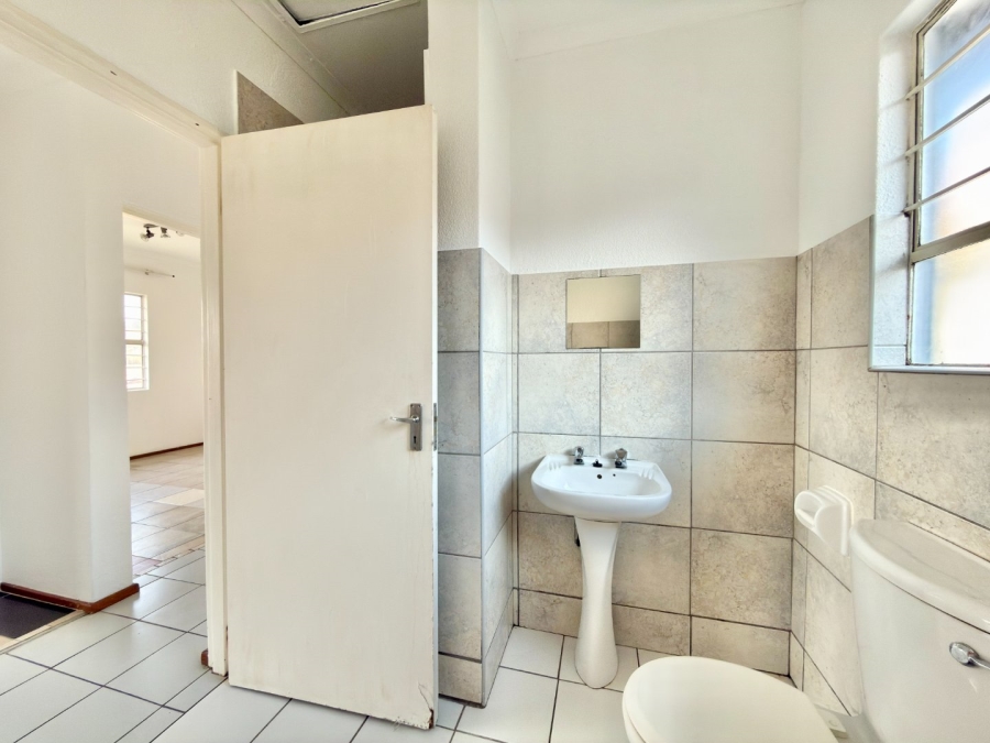 2 Bedroom Property for Sale in Linmeyer Gauteng