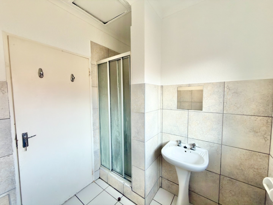 2 Bedroom Property for Sale in Linmeyer Gauteng