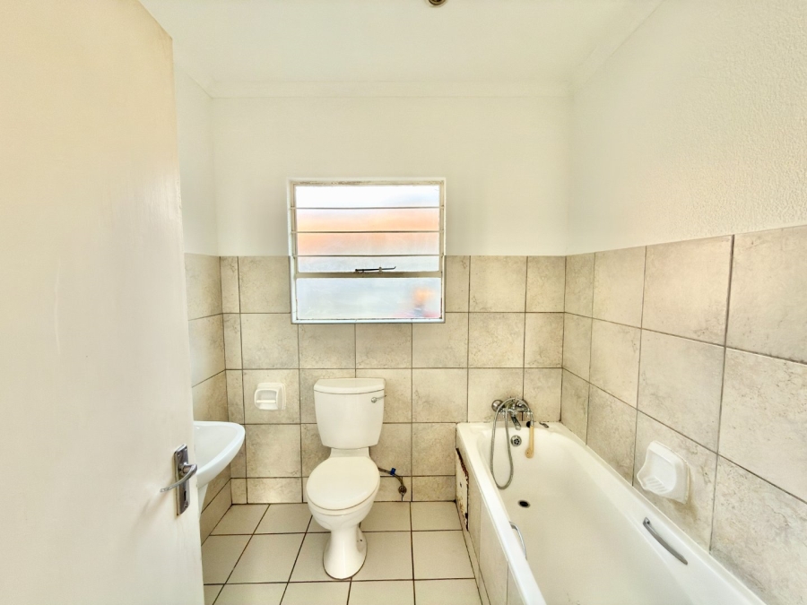 2 Bedroom Property for Sale in Linmeyer Gauteng