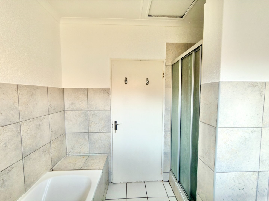 2 Bedroom Property for Sale in Linmeyer Gauteng