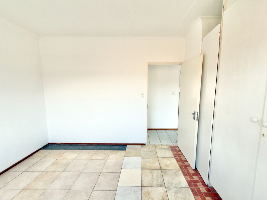 2 Bedroom Property for Sale in Linmeyer Gauteng